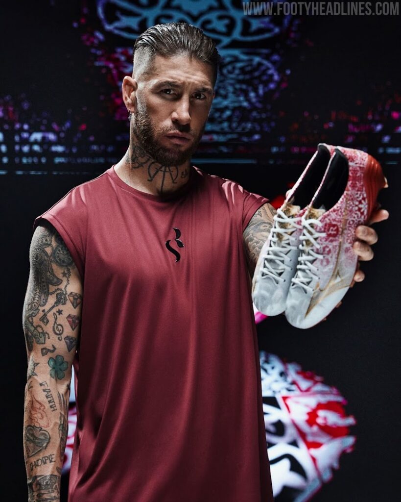 A Mizuno lançou a terceira coleção exclusiva em homenagem ao zagueiro Sergio Ramos, inspirada na sua cidade natal, Sevilla, e batizada de SR4 “Home and Glory”. A coleção inclui as chuteiras Mizuno Alpha e Morelia Neo IV Beta, destacando tecnologia de ponta para velocidade, conforto e desempenho. Com uma paleta de cores que homenageia o time da cidade e padrões de azulejos espanhóis, o design reflete a profunda conexão de Ramos com sua terra natal. A coleção também traz uma linha cápsula de vestuário e acessórios.